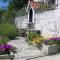 Apartments with parking space Brela, Makarska - 11552