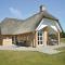 Foto: Four-Bedroom Holiday Home in Blavand 7/42