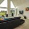 Foto: Six-Bedroom Holiday Home in Blavand 3/46