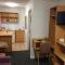 Edgecliff Lodge Motel