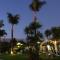 Palm Tropics Motel - Glendora