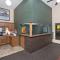 Super 8 by Wyndham Willmar - Willmar