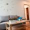 Apartament Leliwa - Centrum - blisko dworca PKP - blisko Starówki - restauracje i sklepy w pobliżu - pierwsze piętro - możliwy kurs na lotnisko -faktura - kawa - herbata - English