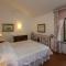 Villa in Siena with Pool and Tuscan Views
