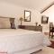Buckhouse Elegant Village Apartment