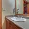 Eagle Springs East 206: White Fir Suite