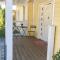 Zimmer mit Bad und Balkon
