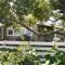 Cottage on Armstrong