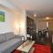 Foto: Furnished Apartments Near Square One by Canvas 74/102