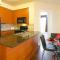 Foto: Furnished Apartment Near Square One by Canvas 59/68