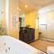 LK Royal Suite