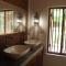 Siriniwasa Luxury Villa with Private Pool - Induruwa