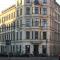 Leon Apartments