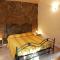 Residenza Casale San Francesco free parking