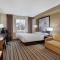 Super 8 by Wyndham Winnipeg West - Winnipeg