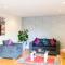 Penthouse 5 mins walk to City Centre & Colleges with Balcony & Sleeps 6