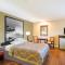 Super 8 by Wyndham Martinez