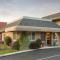 Super 8 by Wyndham Martinez