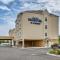 Microtel Inn & Suites by Wyndham Niagara Falls - Niagara Falls