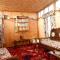 White House Group Of Houseboats