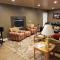 Elegant 2 King Bedrooms Apartment - 4 guest maximum and2 night minimum