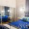 Elegant and Safe Gold and Blue Apartment walk to Acropolis