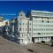 NEW APT center 1 min walk beach/river/casino!!!