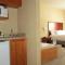 Days Inn & Suites by Wyndham Brooks - Brooks