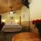 The Woods Hotel - Gay LGBTQ Cabins - Guerneville