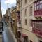 Valletta 2 bedroom sleeps 6 apartment walking distance to centre and the sea