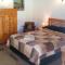 Oaktree Lodge Guest House