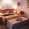 Oaktree Lodge Guest House