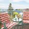 Ferienwohnung Tine mit Balkon, Fahrrädern und Strandkorb im Sommer
