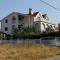 Apartments with a parking space Novigrad - 7037