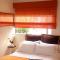 6 Suites Hotel