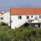 Foto: Apartments with a parking space Supetar, Brac - 5627