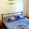 Apartments with a parking space Rukavac, Vis - 8920
