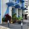 Holiday Surf Hotel (with full kitchen)