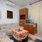 Apartments by the sea Mirca, Brac - 5655