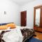 Apartments by the sea Mirca, Brac - 5655