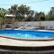 Foto: Family friendly house with a swimming pool Valtura, Pula - 7324 1/19