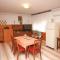 Apartments with a parking space Fazana - 7230