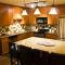 Foto: Pinnacle Ridge Chalets by Fernie Lodging Co 2/41