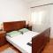 Apartments by the sea Kastel Stari, Kastela - 6059
