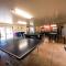 Beachcomber Lodge & Backpacker