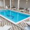 Foto: Seaside apartments with a swimming pool Okrug Donji, Ciovo - 8664 5/53
