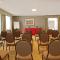 Travelodge by Wyndham Oshawa Whitby