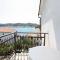 Apartments by the sea Tisno, Murter - 5142