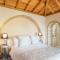 Moni Emvasis Luxury Suites
