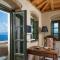 Moni Emvasis Luxury Suites